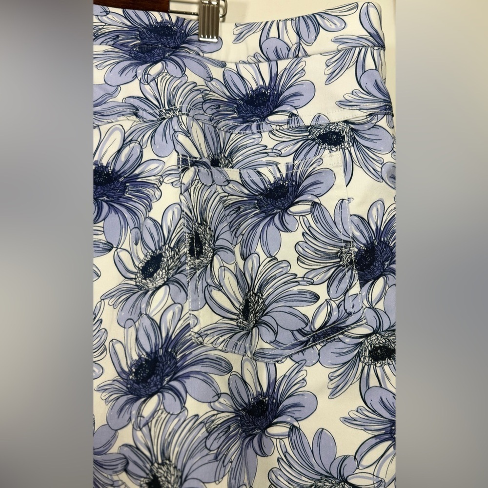Hearts of Palm Woman Size 22W Blue Floral Mini Skirt with Shorts - Picture 8 of 10